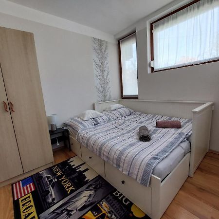 Csaladbarat Vendeglak Szegedi Maganszallashely 9 Fo Reszere, Nagycsaladok Es Barati Tarsasagok Reszere Buitenkant foto