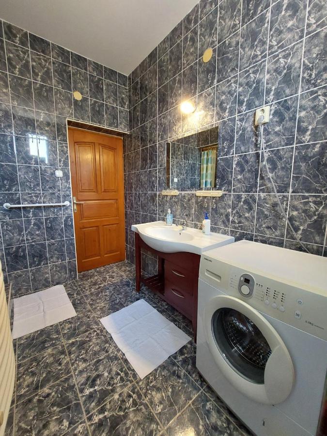 Csaladbarat Vendeglak Szegedi Maganszallashely 9 Fo Reszere, Nagycsaladok Es Barati Tarsasagok Reszere Buitenkant foto