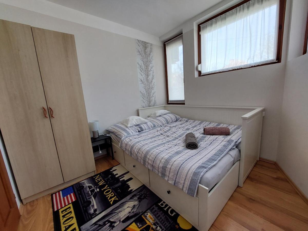 Csaladbarat Vendeglak Szegedi Maganszallashely 9 Fo Reszere, Nagycsaladok Es Barati Tarsasagok Reszere Buitenkant foto